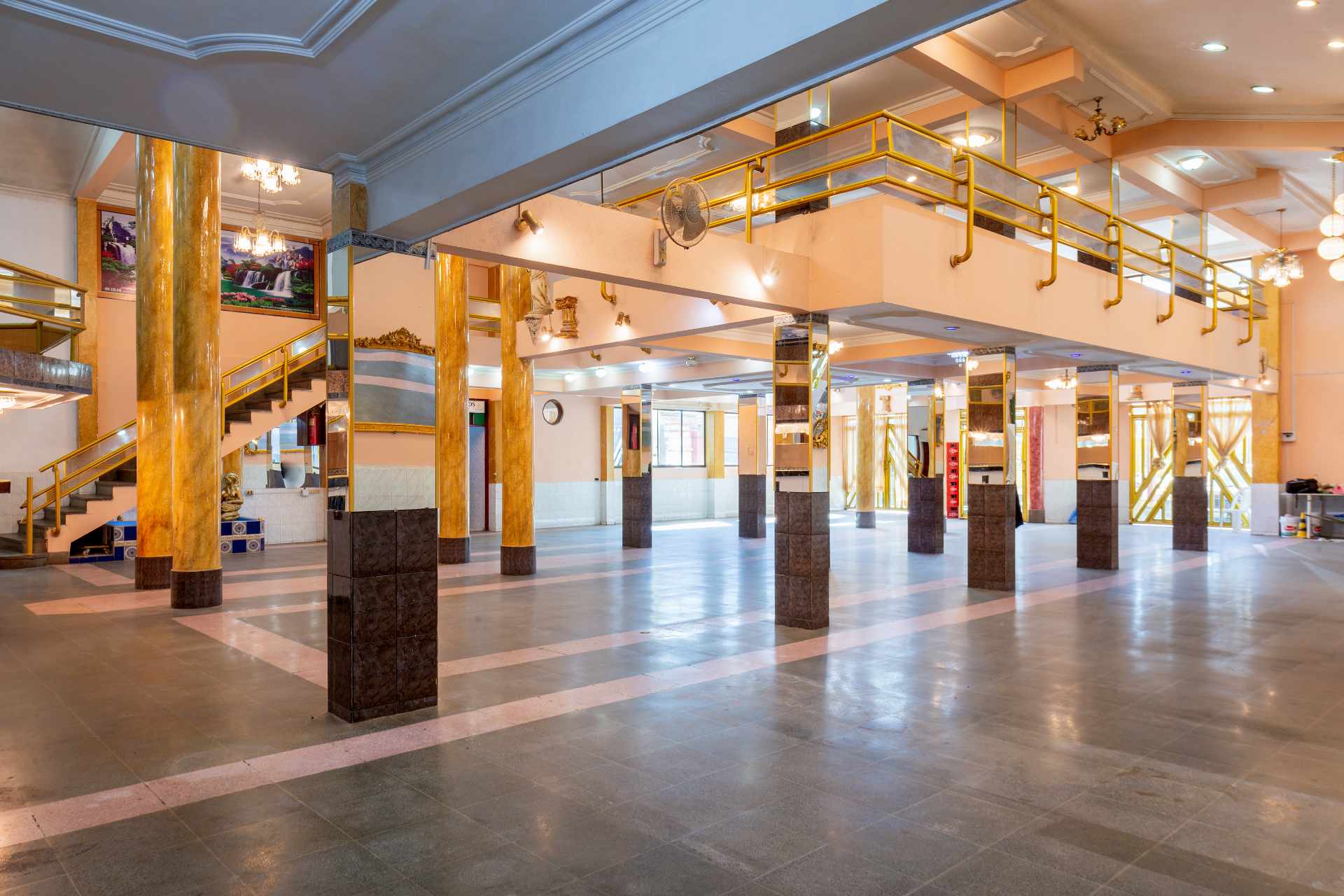 Edificio en VentaAv. Ingavi Zona Chimba Foto 14