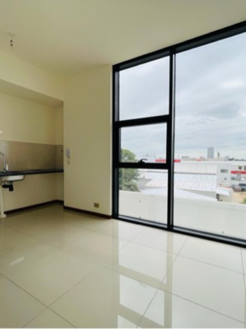 Departamento en VentaAv.  Los Cusis  1 dormitorios 1 baños 1 parqueos Foto 4