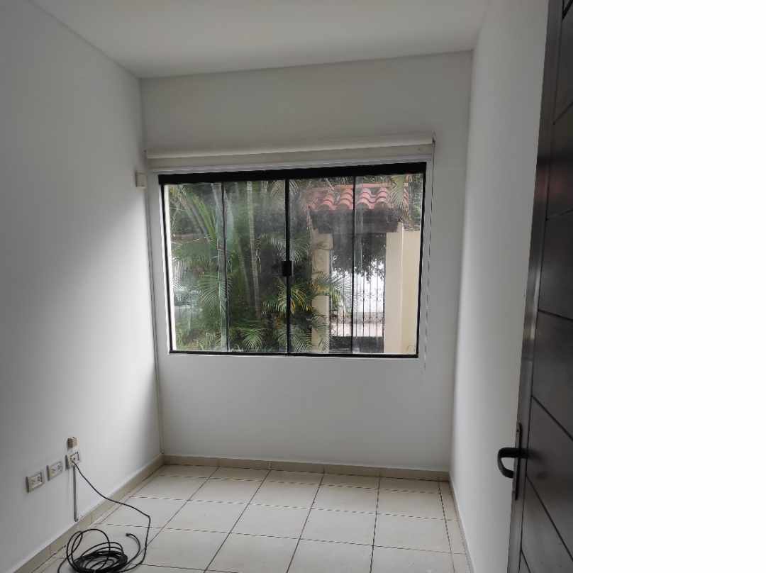 Casa en Entre 2do y 3er anillo Norte en Santa Cruz de la Sierra 3 dormitorios 3 baños 2 parqueos Foto 4