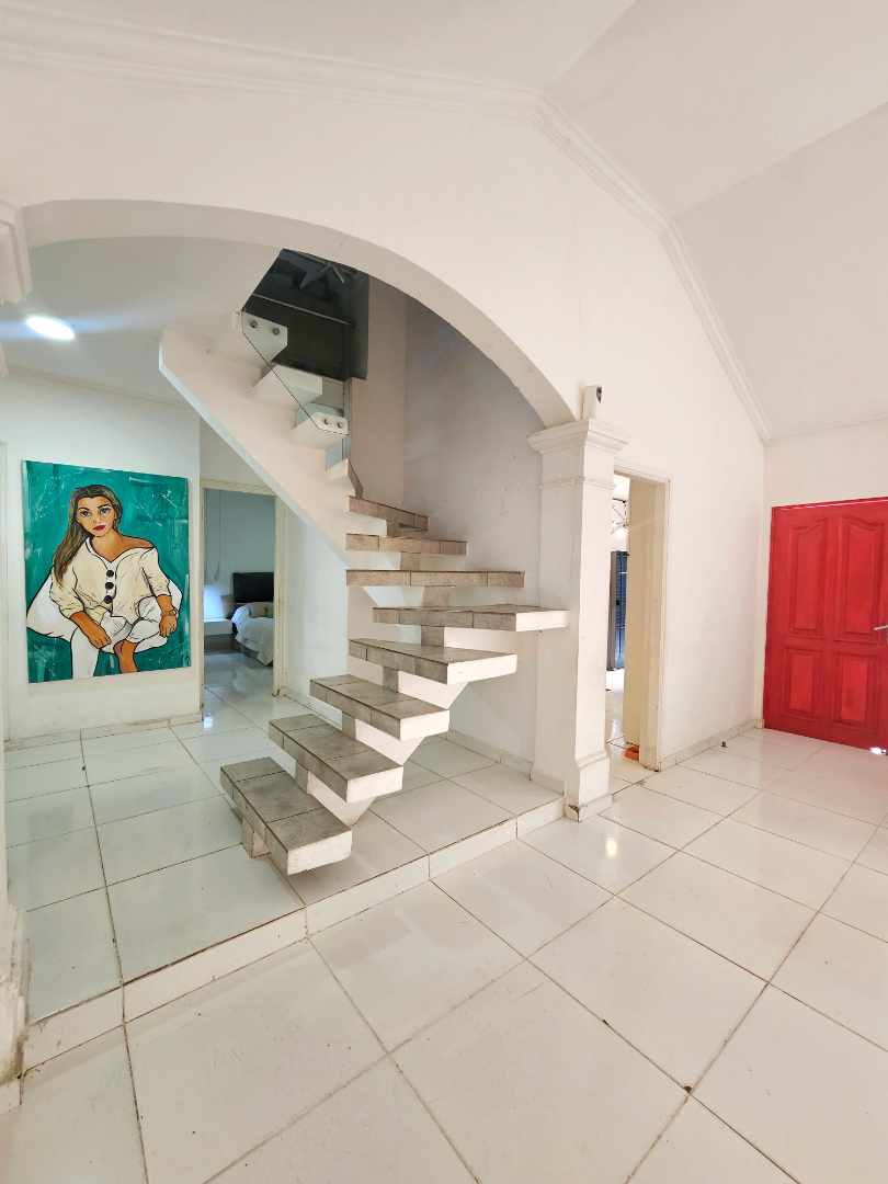 Casa en VentaZona Oeste
3er y 4to Anillo Av. PIRAÍ 
(Barrio Las Palmas) 4 dormitorios 4 baños 2 parqueos Foto 28