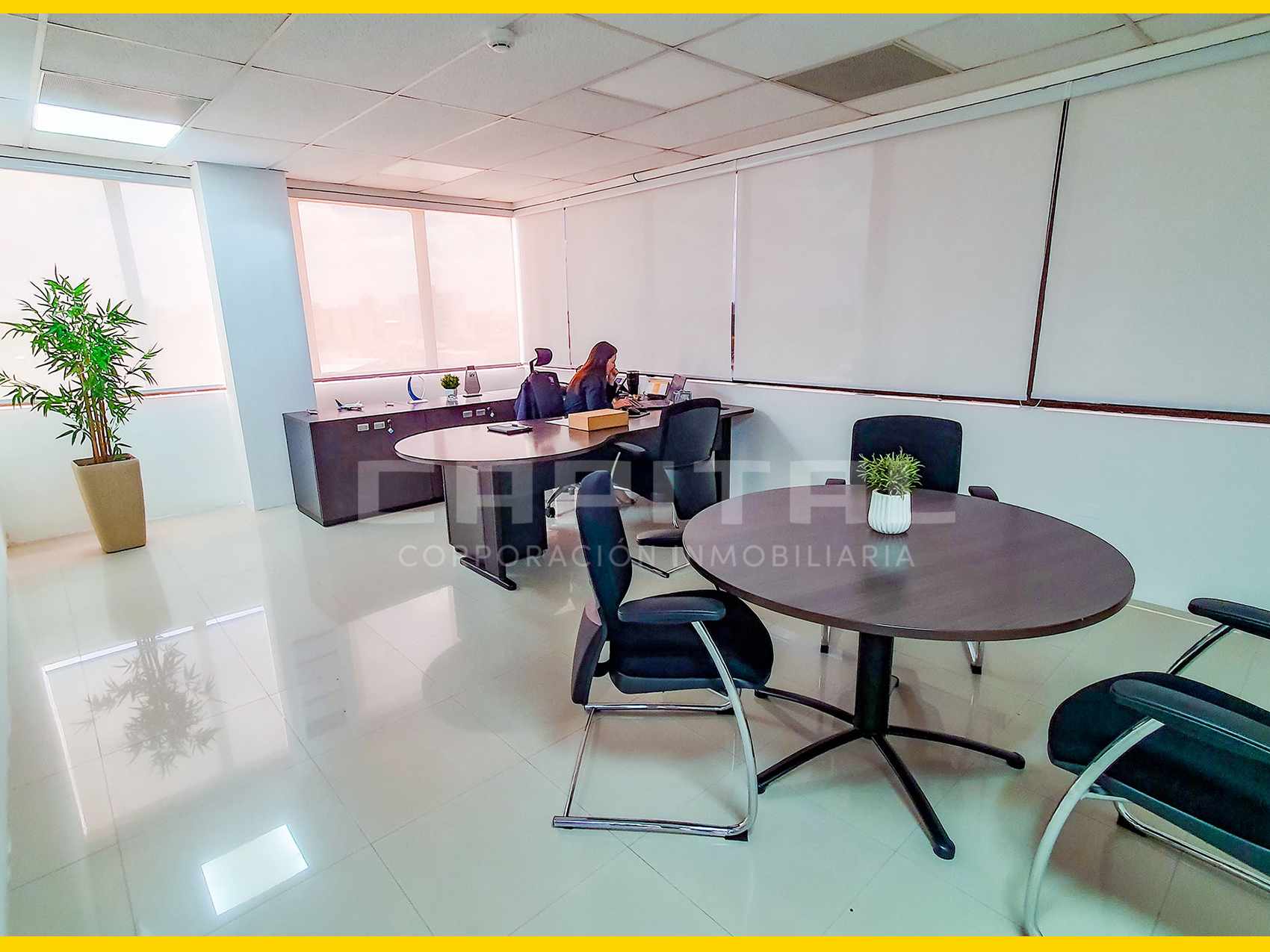 Oficina EN EDIFICIO EMPRESARIAL – ALQUILO OFICINA PARA EMPRESA DE PRIMER NIVEL Foto 11