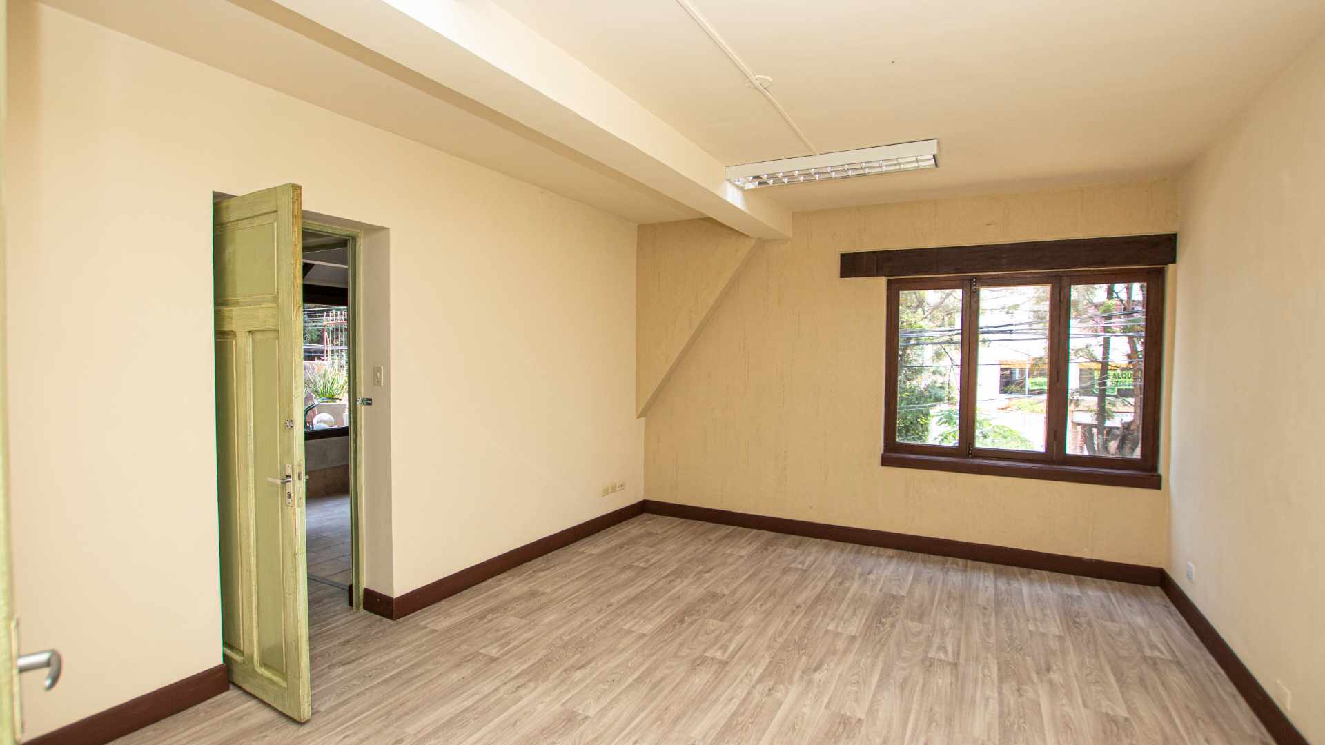 Casa en AlquilerAv. Salamanca - casi Plaza Constitución - Centro 7 dormitorios 2 baños  Foto 7