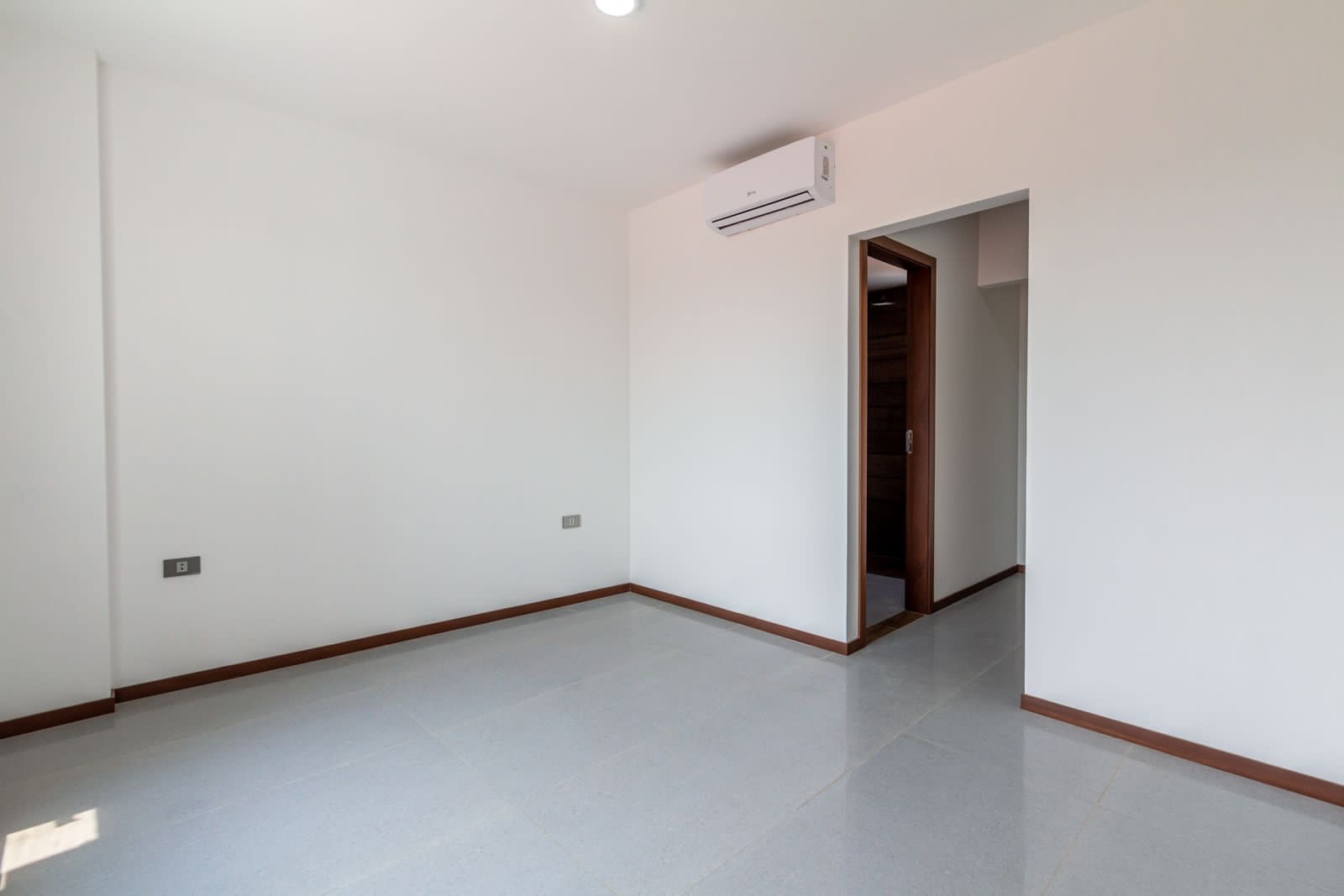 Departamento en Entre 2do y 3er anillo Norte en Santa Cruz de la Sierra 1 dormitorios 2 baños  Foto 12