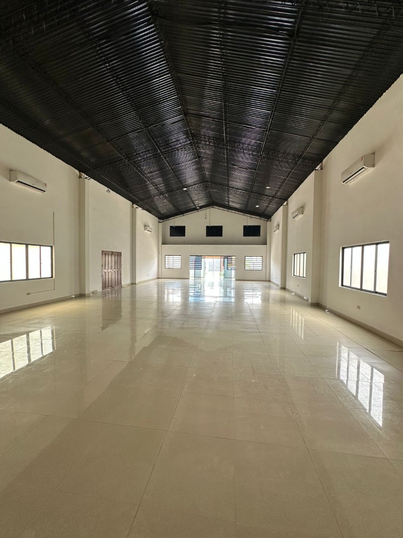 Galpón en AlquilerSALÓN MULTIFUNCIONAL EN ALQUILER
Zona Norte – Av. Banzer, 5to Anillo Foto 9