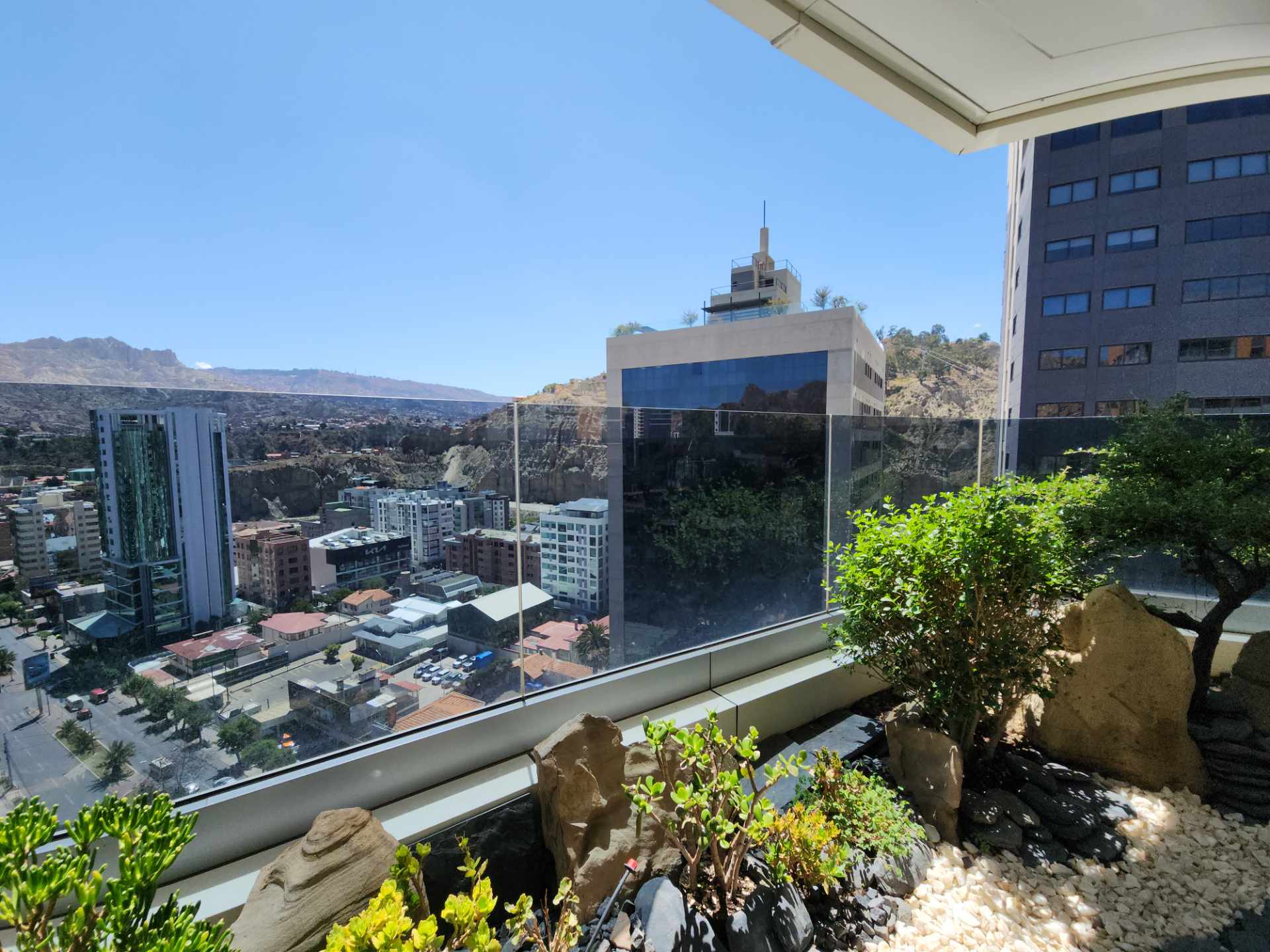 Departamento en Calacoto en La Paz 3 dormitorios 5 baños 1 parqueos Foto 10