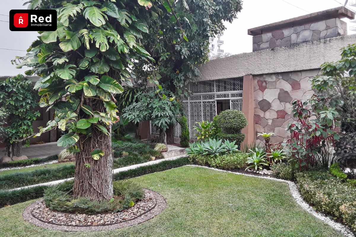 Casa Avenida Las America calle Tellez Giron  Foto 1