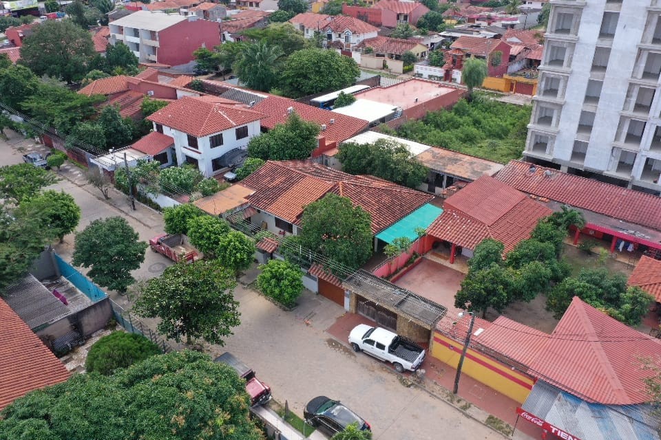 Casa en VentaEntre 5to y 6to anillo a pasos de la Av. Santos Dumont.
 Foto 12