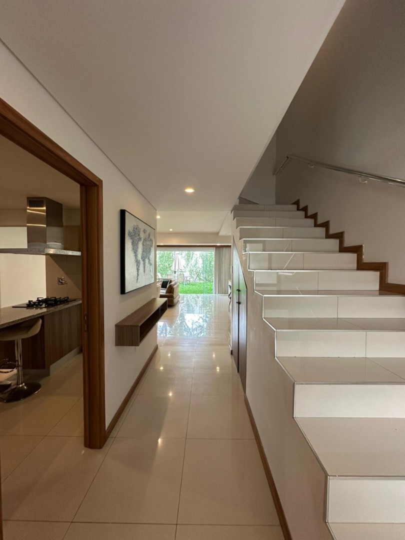 Casa en Entre 5to y 6to anillo Oeste en Santa Cruz de la Sierra 3 dormitorios 3 baños 2 parqueos Foto 8