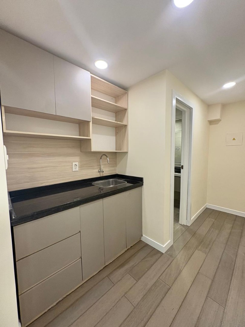 Oficina en AlquilerAlquiler Moderna Oficina con
 Local Comercial, Calacoto  4 dormitorios 1 baños 1 parqueos Foto 6