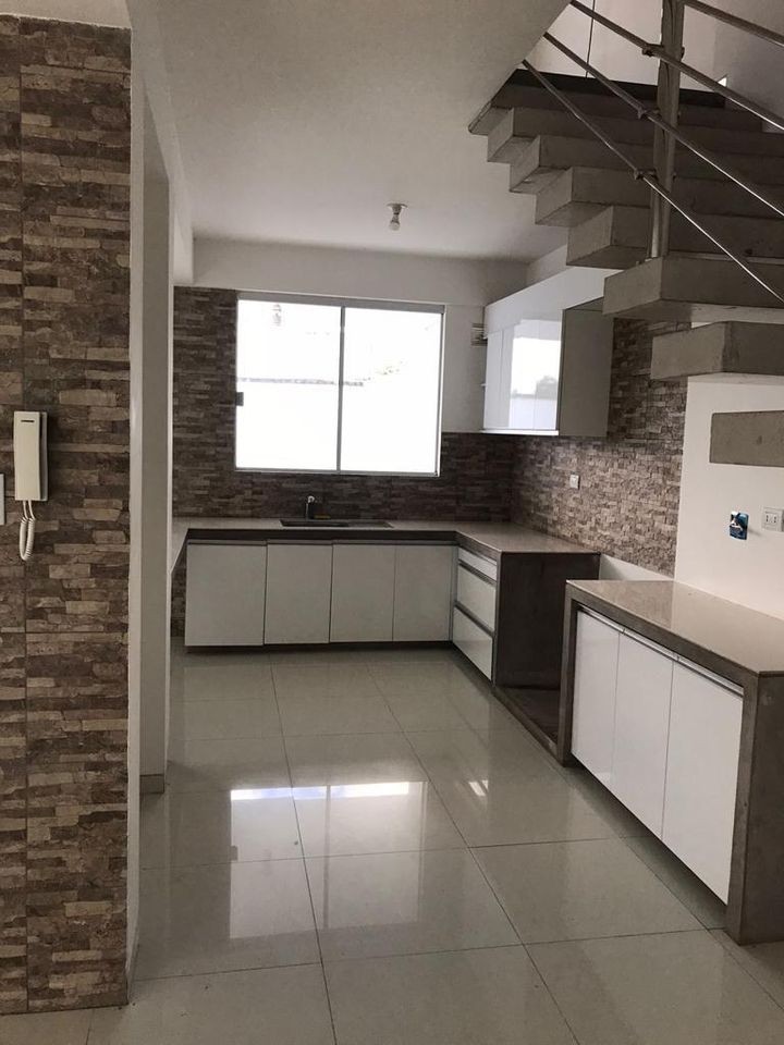 Casa en AlquilerZona Avenida Pirai entre 6to y 7mo anillo  Foto 6