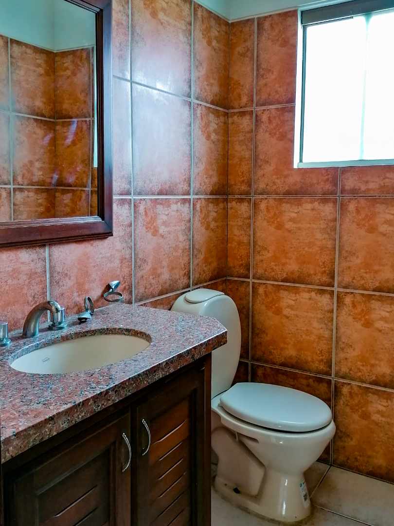 Casa en Urubó en Santa Cruz de la Sierra 5 dormitorios 5 baños 2 parqueos Foto 7