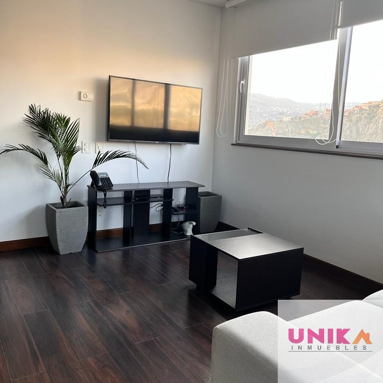 Departamento en Alquiler🏢 LUJOSO DEPARTAMENTO CON TODAS LAS COMODIDADES EQUIPADO Y AMOBLADO Y HERMOSAS VISTAS EN ALQUILER, CALACOTO. Foto 3