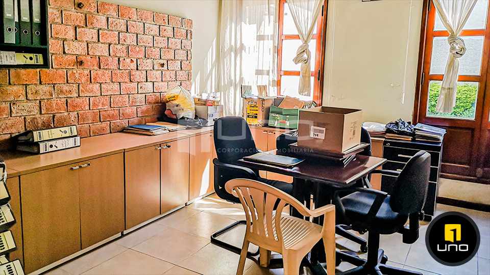 Casa en VentaAMPLIA CASA SOLO PARA OFICINA ZONA NORTE AV. BENI 5TO ANILLO Foto 7