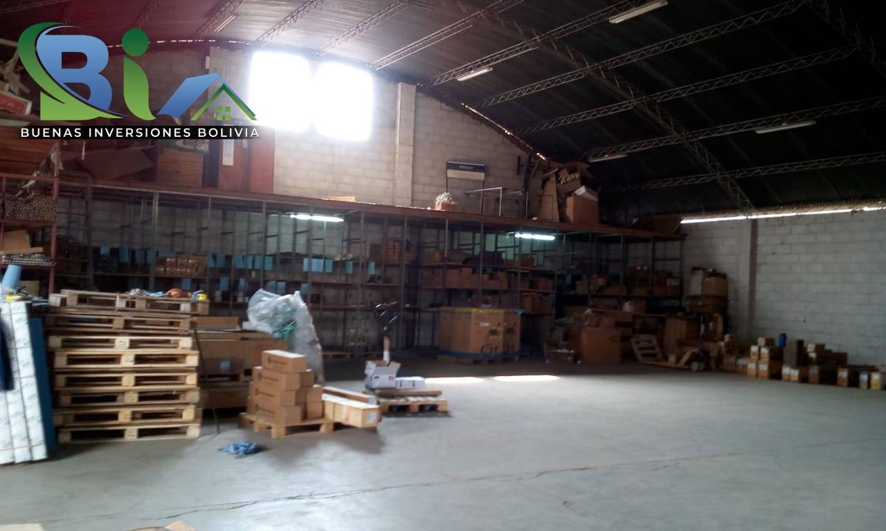 Galpón $us.455.000.- GALPON + DEPOSITO + VIVIENDA 961M2 AV. CAPITAN USTARIZ Foto 3