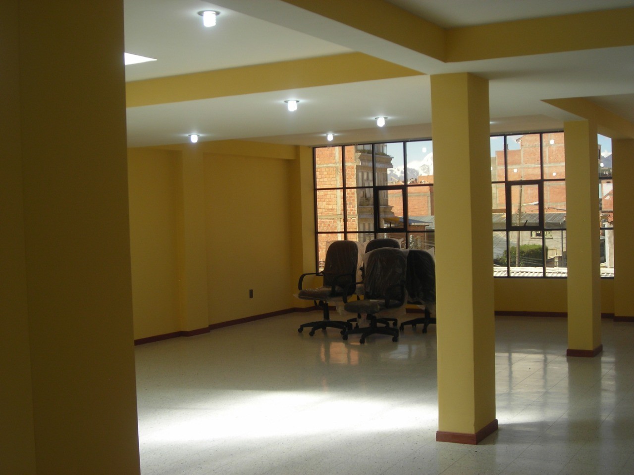 Edificio en AlquilerCiudad Satelite, avenida del Policia entre calles Escalon Aguero y Diego de Portugal. 1 dormitorios 2 baños  Foto 2