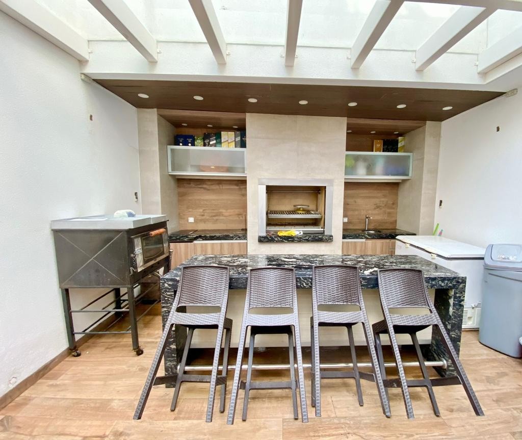 Casa en VentaCasa con 5 suites, Av. Paragua Foto 10