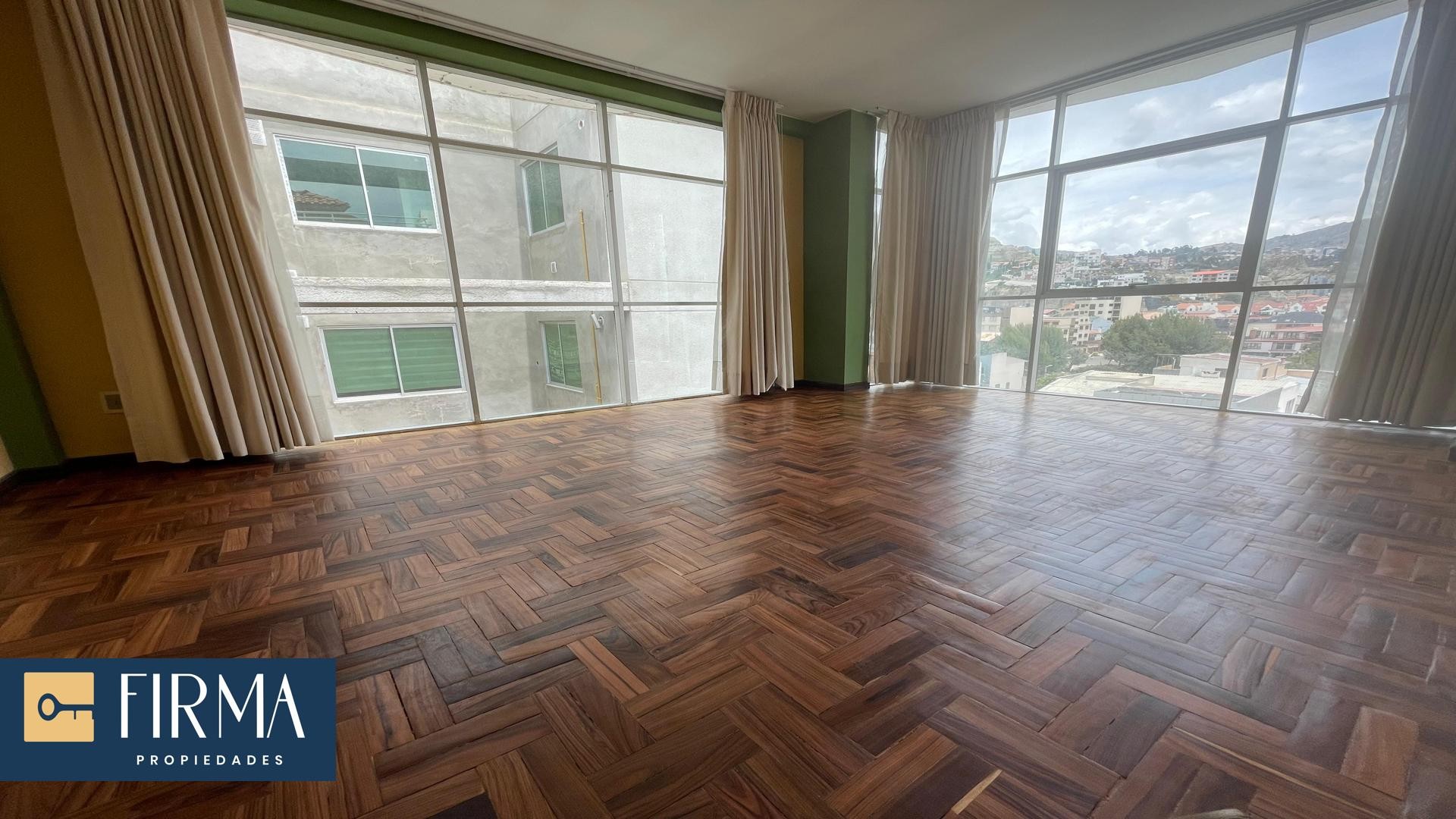 Departamento en VentaDEPARTAMENTO DUPLEX EN VENTA EN ACHUMANI BAJO CALLE 11 CON TERRAZA PRIVADA 3 dormitorios 4 baños 1 parqueos Foto 10