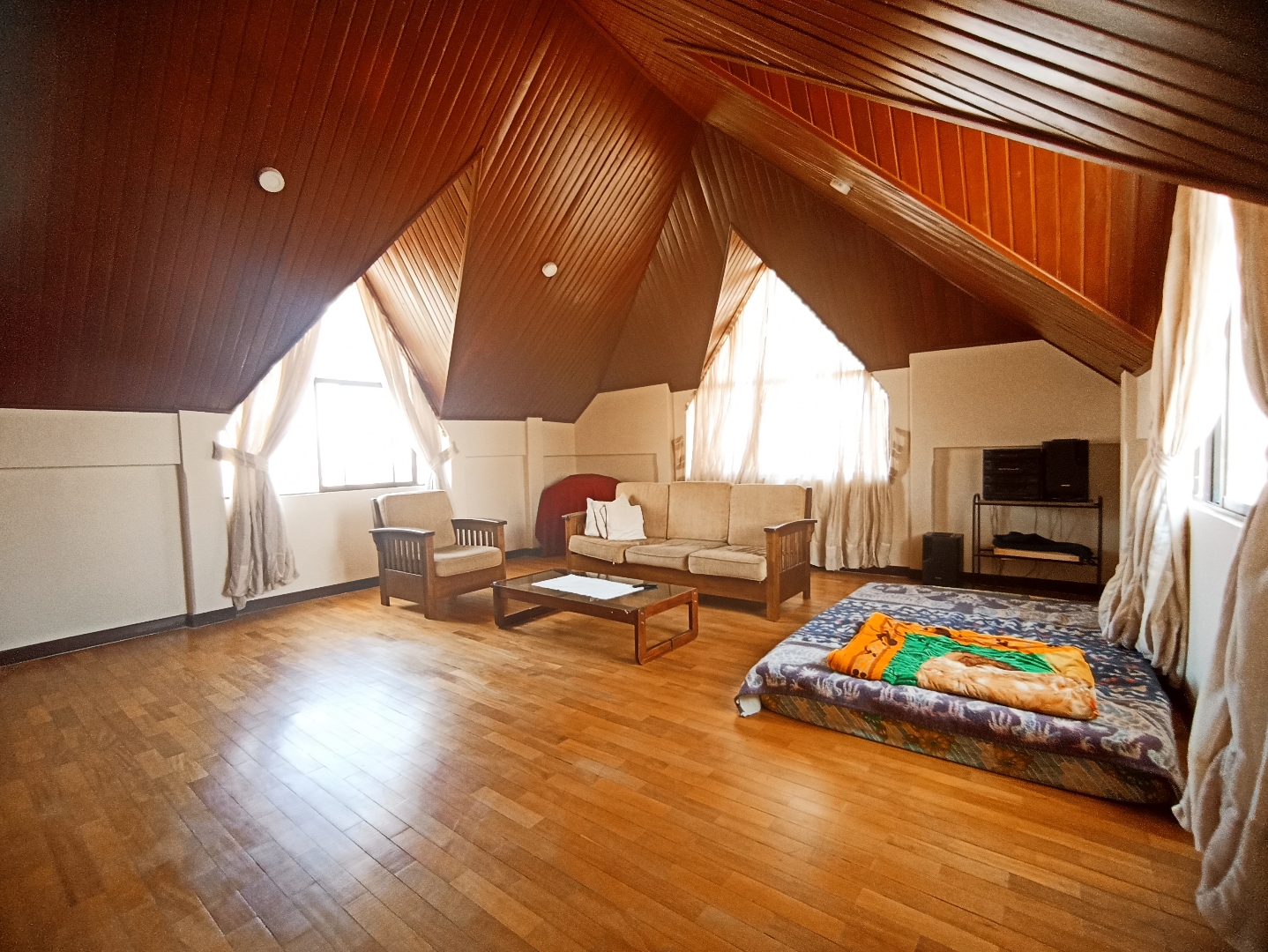 Casa en VentaACHUMANI LOMAS DE ACHUMANI  3 dormitorios 4 baños 2 parqueos Foto 3