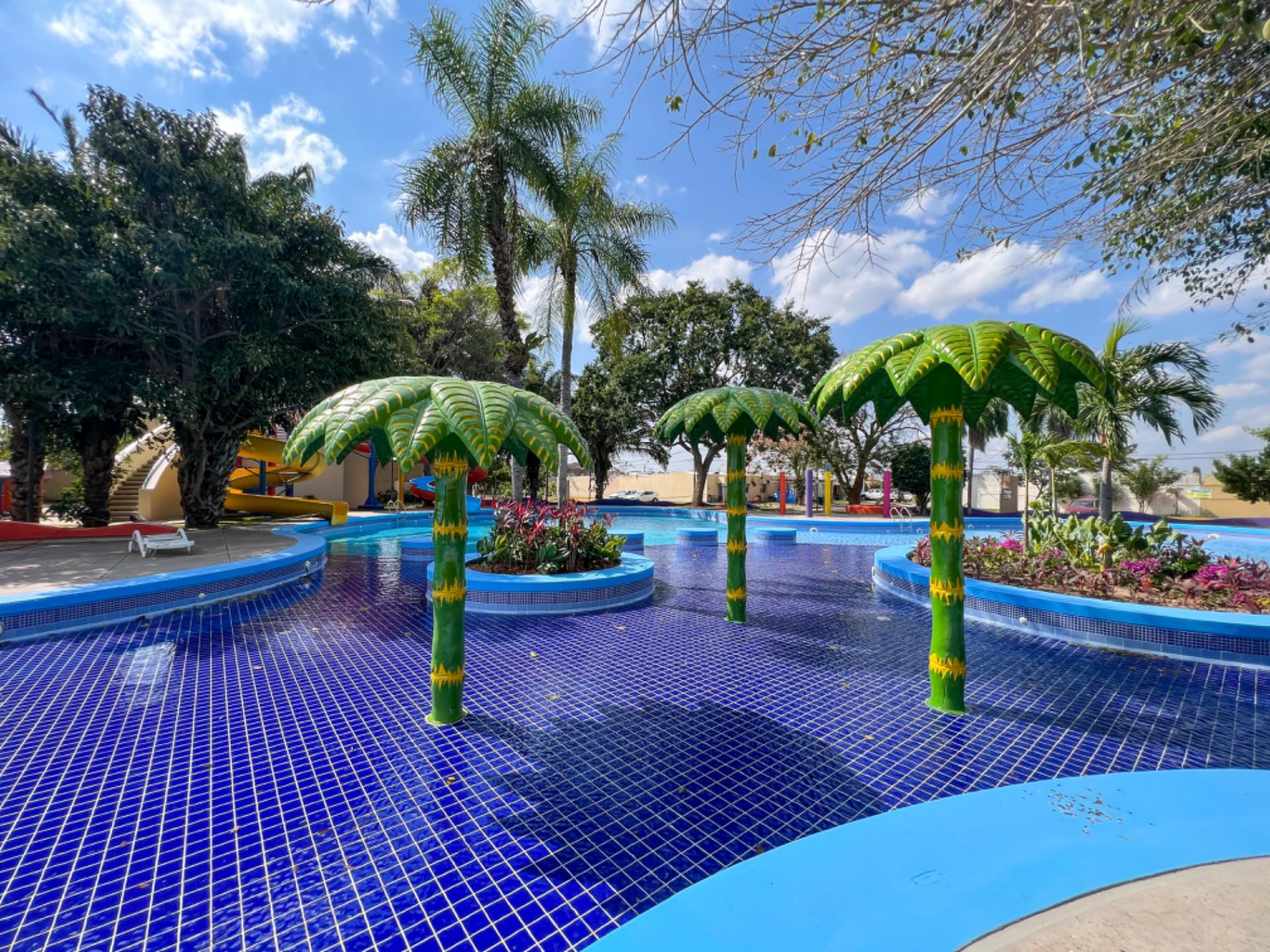 Casa en VentaAv BANZER 9no anillo  Foto 2