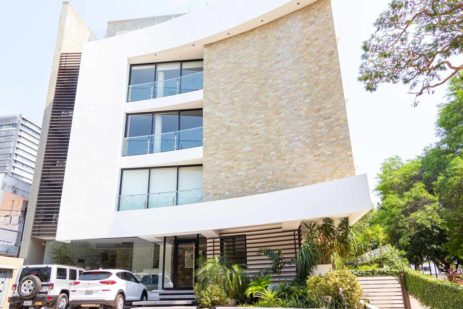 Departamento en AlquilerCONDOMINIO PIAZZA ONCE 2 dormitorios 3 baños 1 parqueos Foto 2