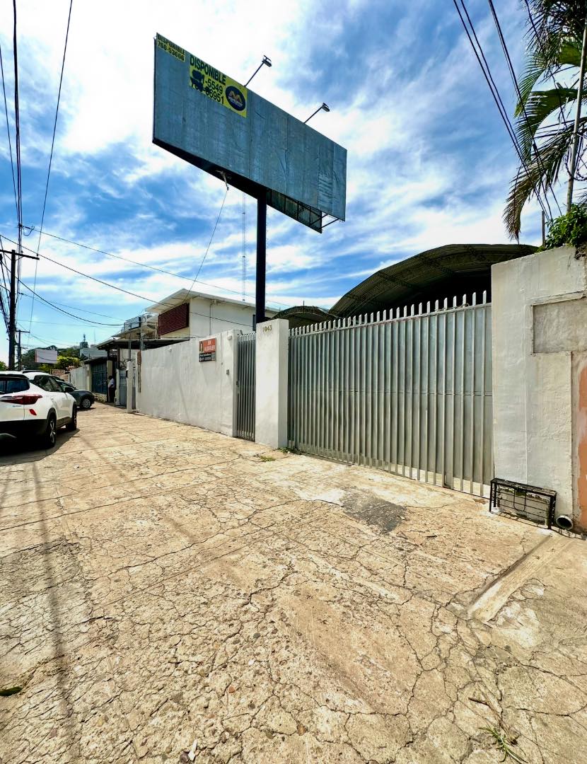 Galpón  sobre la Av. 26 de Febrero (2do anillo) Foto 1