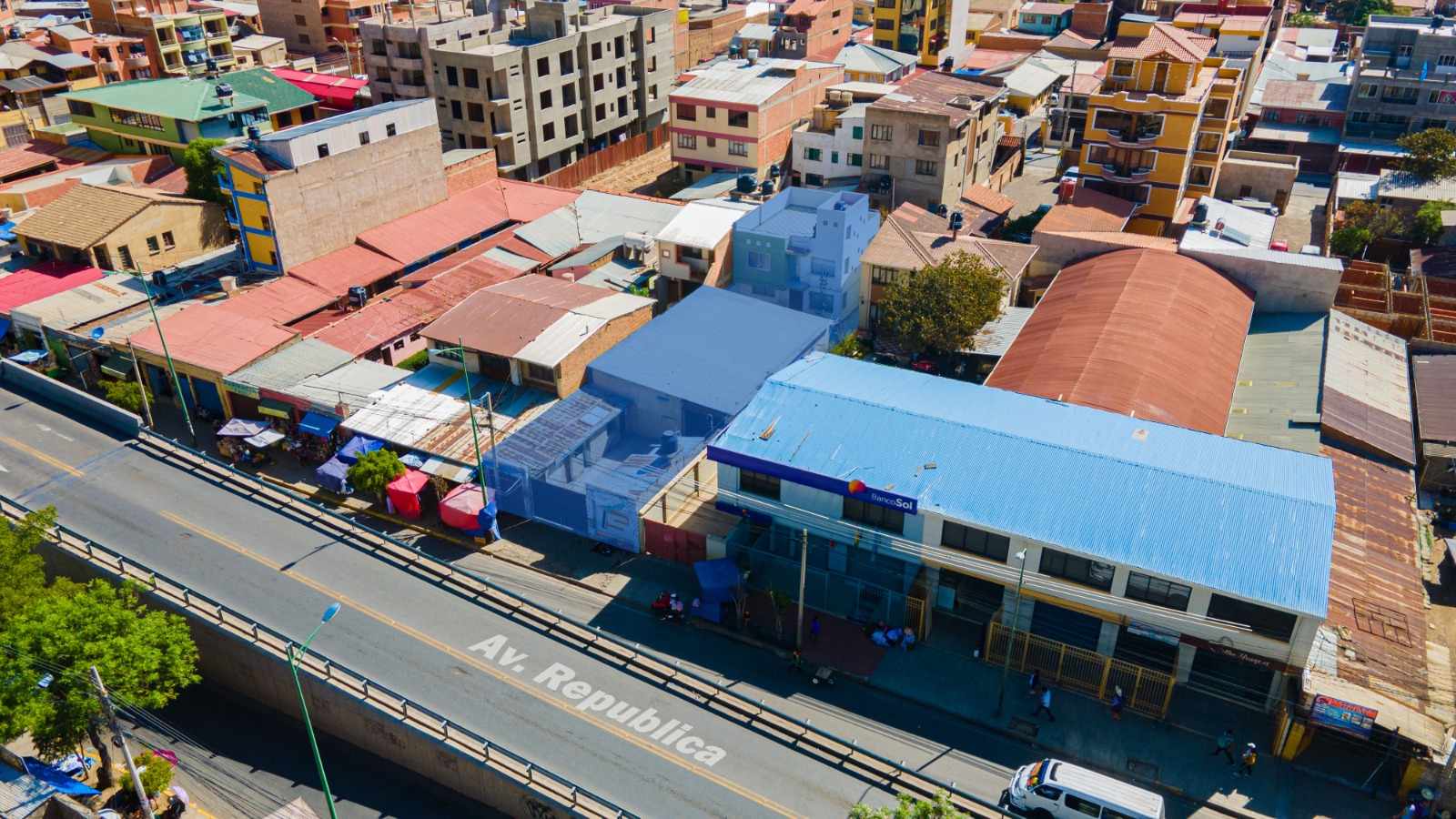 Casa en VentaAv. República - Y Av. 6 de agosto Sur 3 dormitorios 2 baños 2 parqueos Foto 7