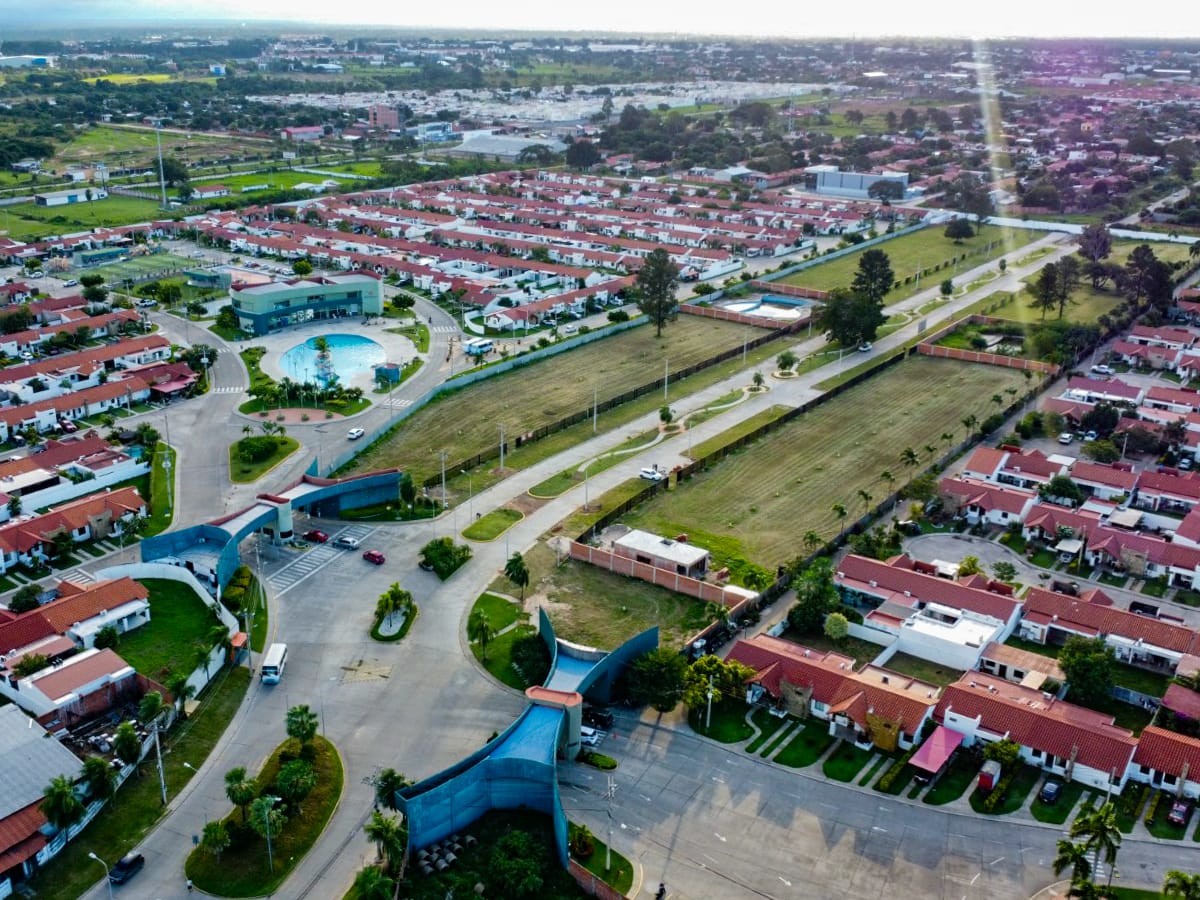 Terreno en VentaAv Internacional G77     Foto 4