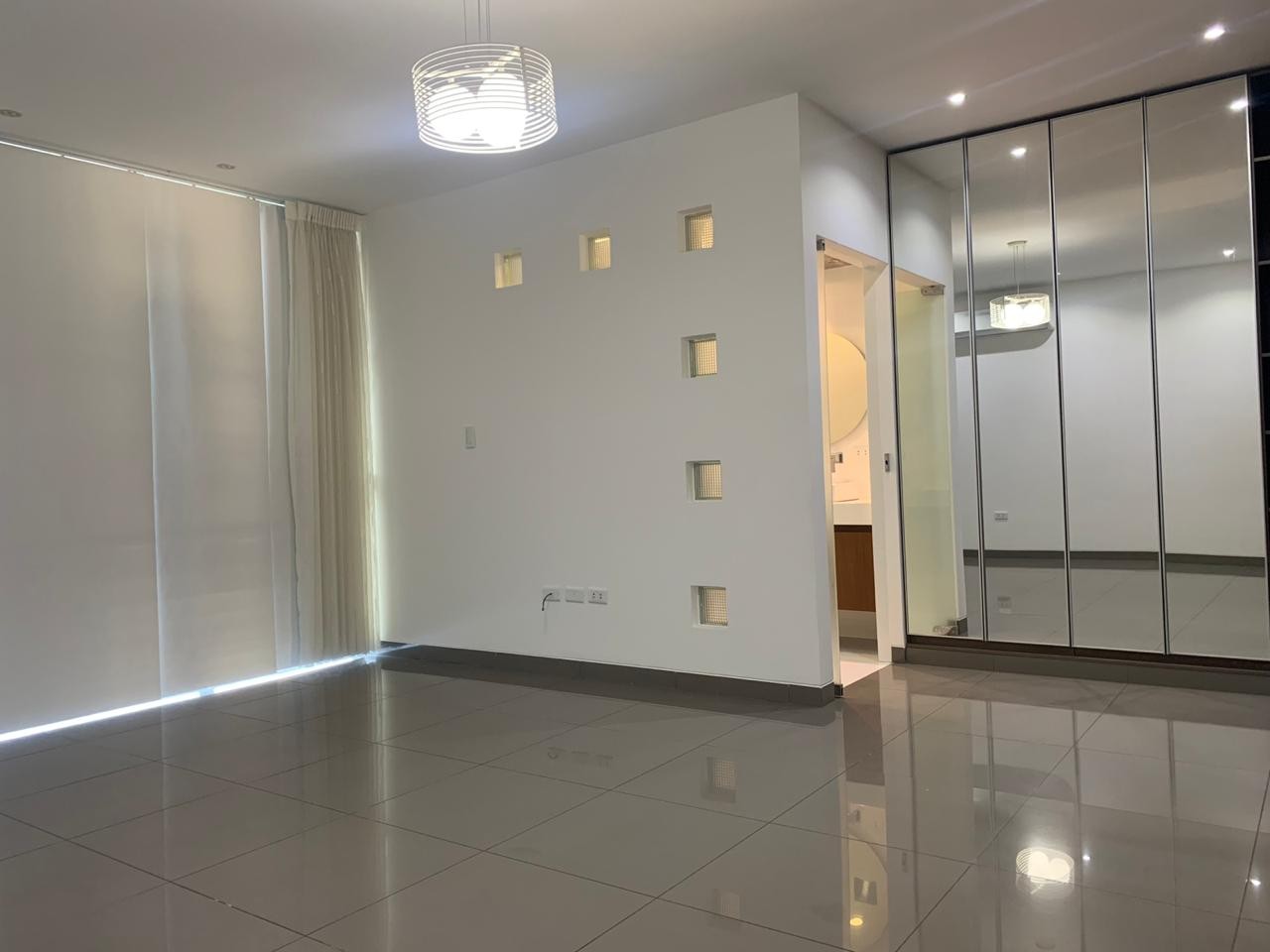 Casa en Urubó en Santa Cruz de la Sierra 5 dormitorios 5 baños 2 parqueos Foto 8