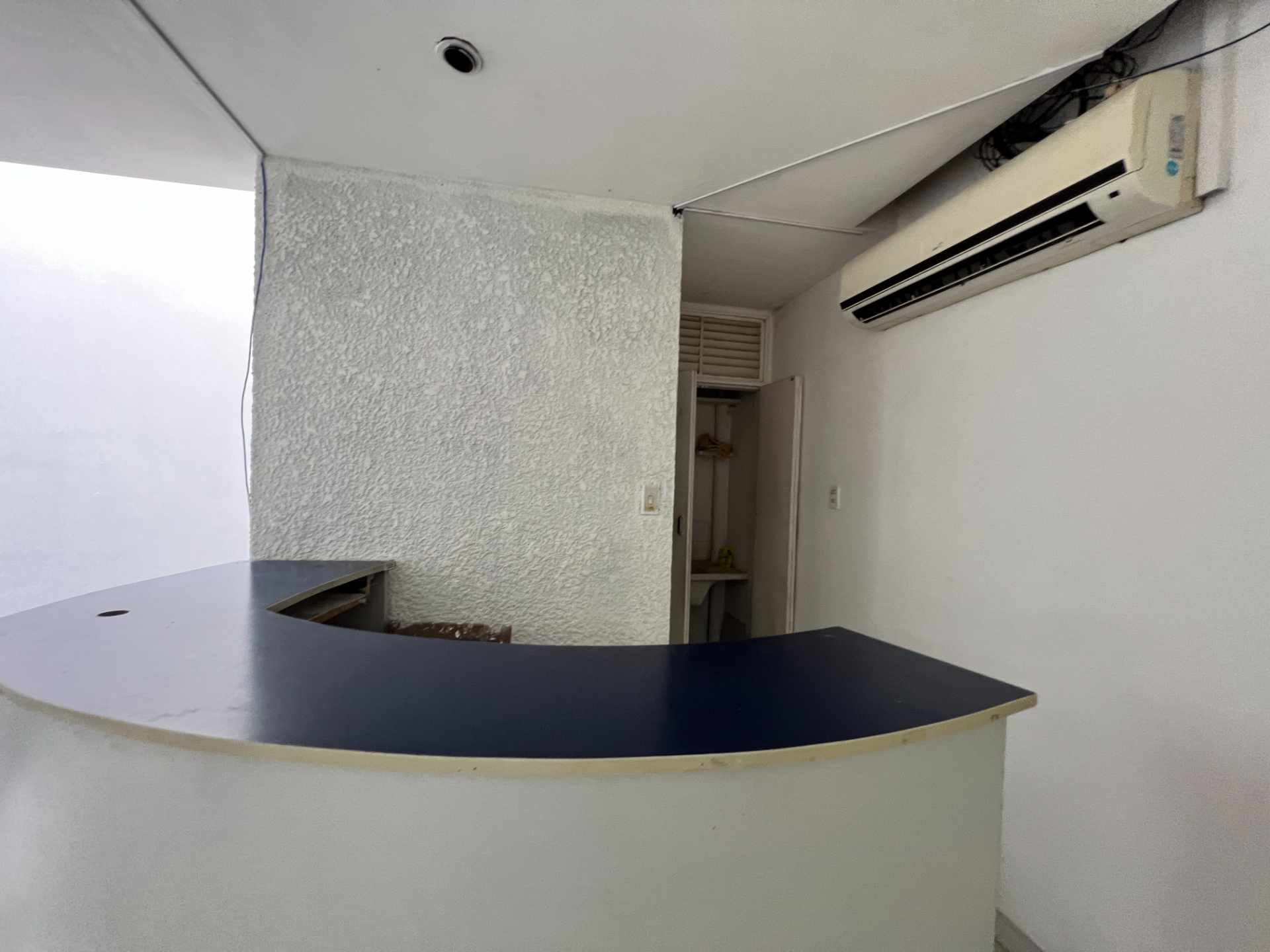 Oficina en AlquilerAV IRALA, entre calle La Paz y Cochabamba 7 dormitorios 5 baños  Foto 3