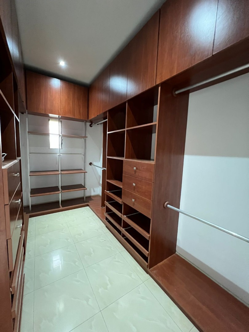 En Alquiler a $us 1,800 Foto 7