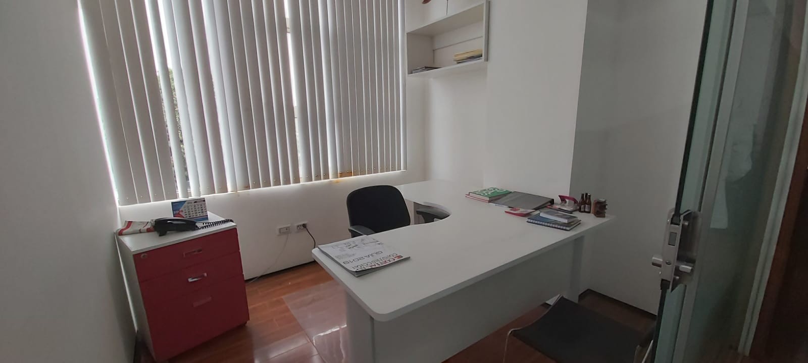 Oficina Edif. Spazio Uno, Av. Beni entre 2do y 3er anillo. Foto 9