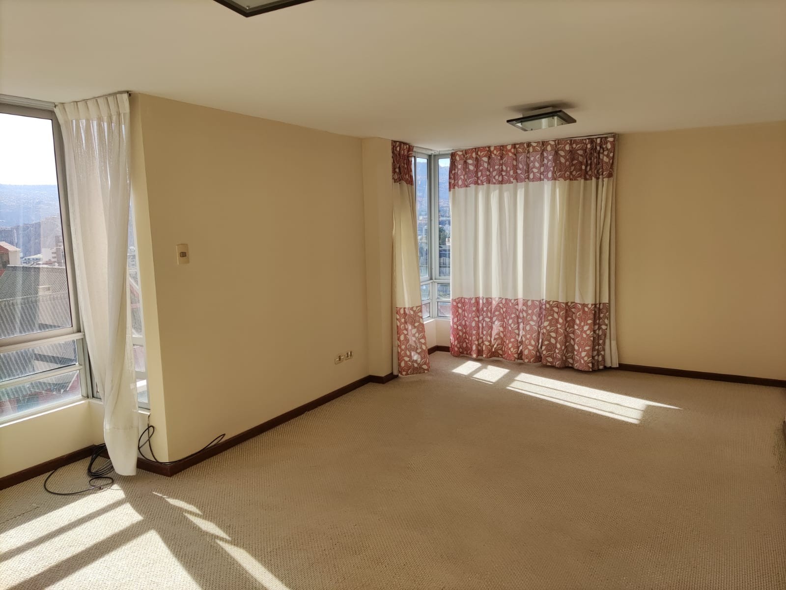 En Alquiler a $us 450 Foto 5