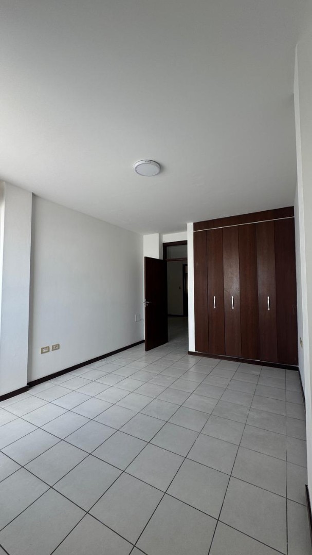 En Alquiler a $us 700 Foto 2