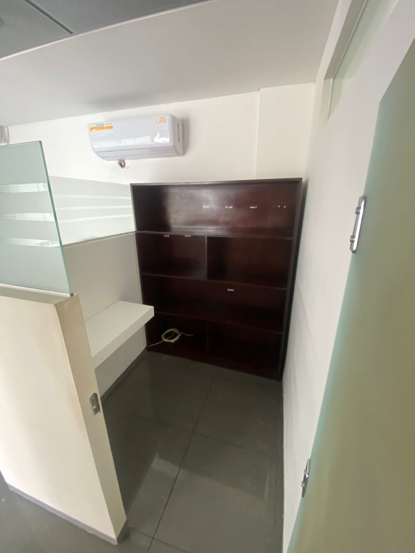 Oficina en VentaOFICINA EN VENTA O ALQUILER TORRE DUO ZONA EQUIPETROL 3 dormitorios 1 baños 1 parqueos Foto 5