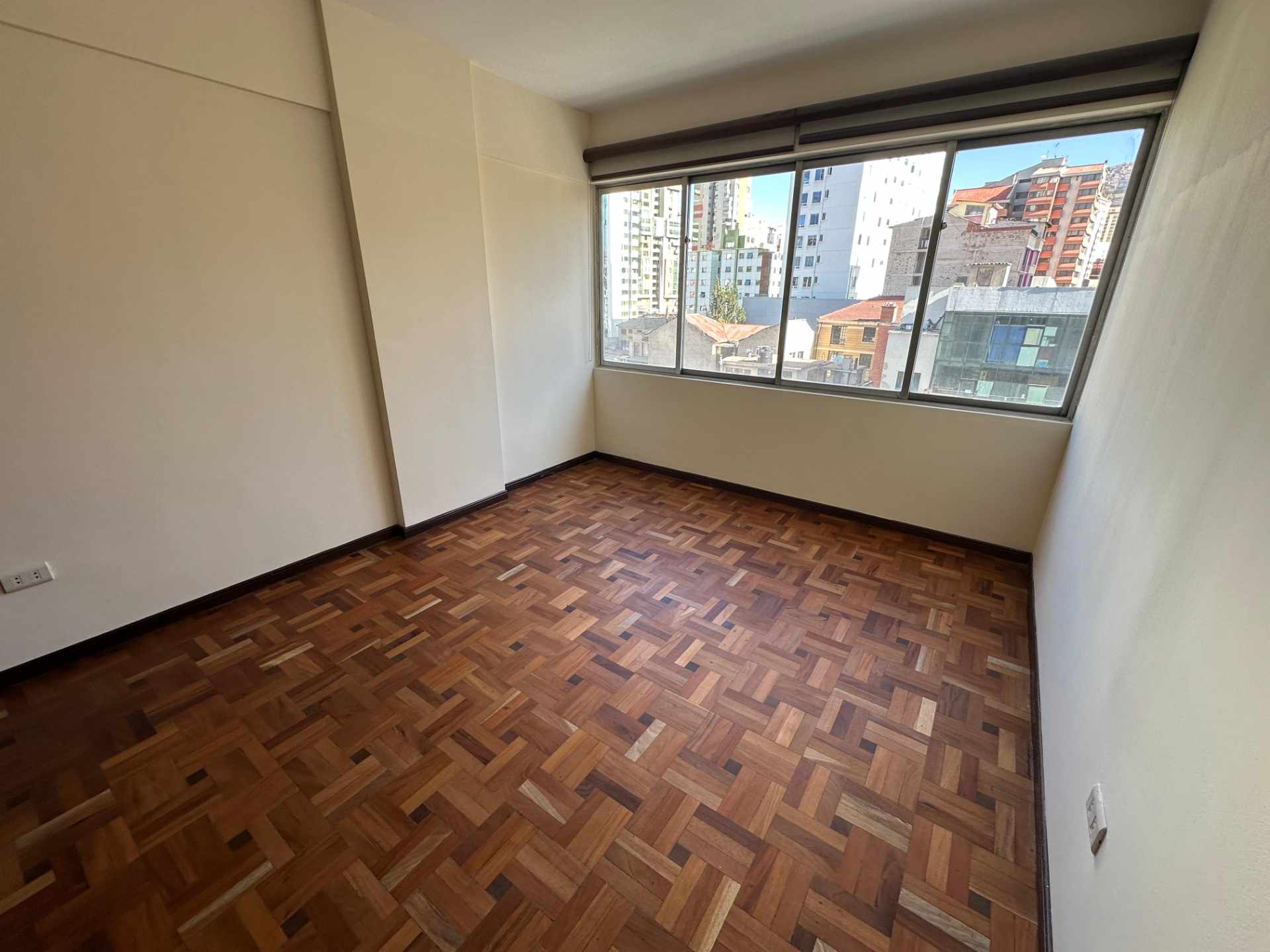 Departamento en San Jorge en La Paz 4 dormitorios 4 baños 1 parqueos Foto 10