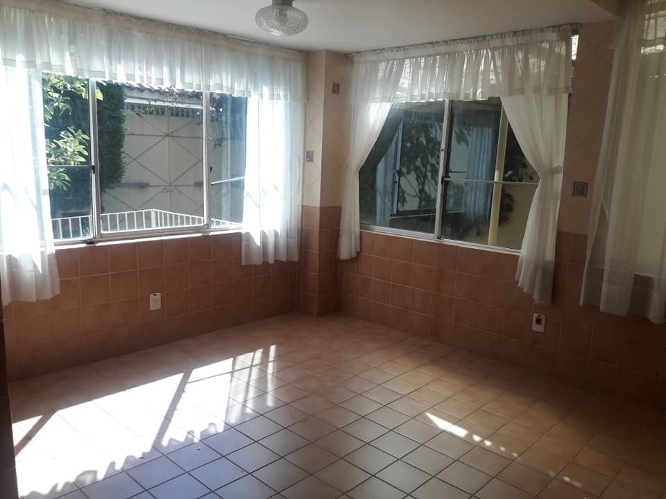 Casa en Calacoto en La Paz 5 dormitorios 4 baños 2 parqueos Foto 12