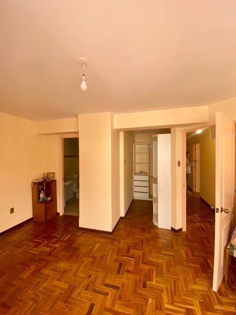 Departamento en Obrajes en La Paz 3 dormitorios 3 baños  Foto 12