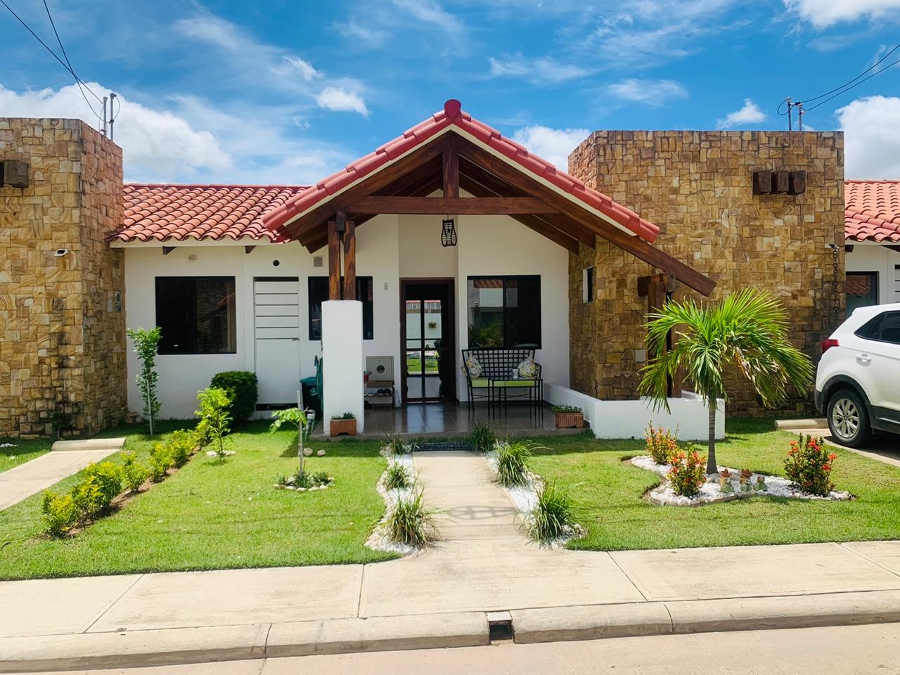 Casa en Carretera Norte en Santa Cruz de la Sierra 3 dormitorios 2 baños 1 parqueos Foto 1