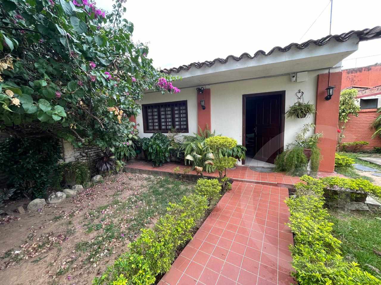 Departamento en VentaZona oeste, entre 1er. y 2do. anillo 2 dormitorios 1 baños 2 parqueos Foto 3