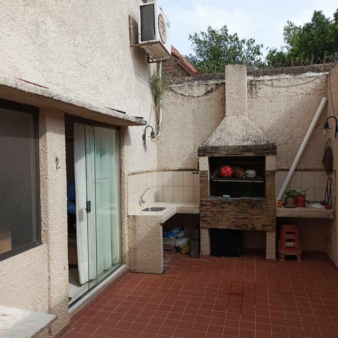 Casa 6to anillo entre Av. Juan Pablo 2do y Av. Banzer  Foto 5