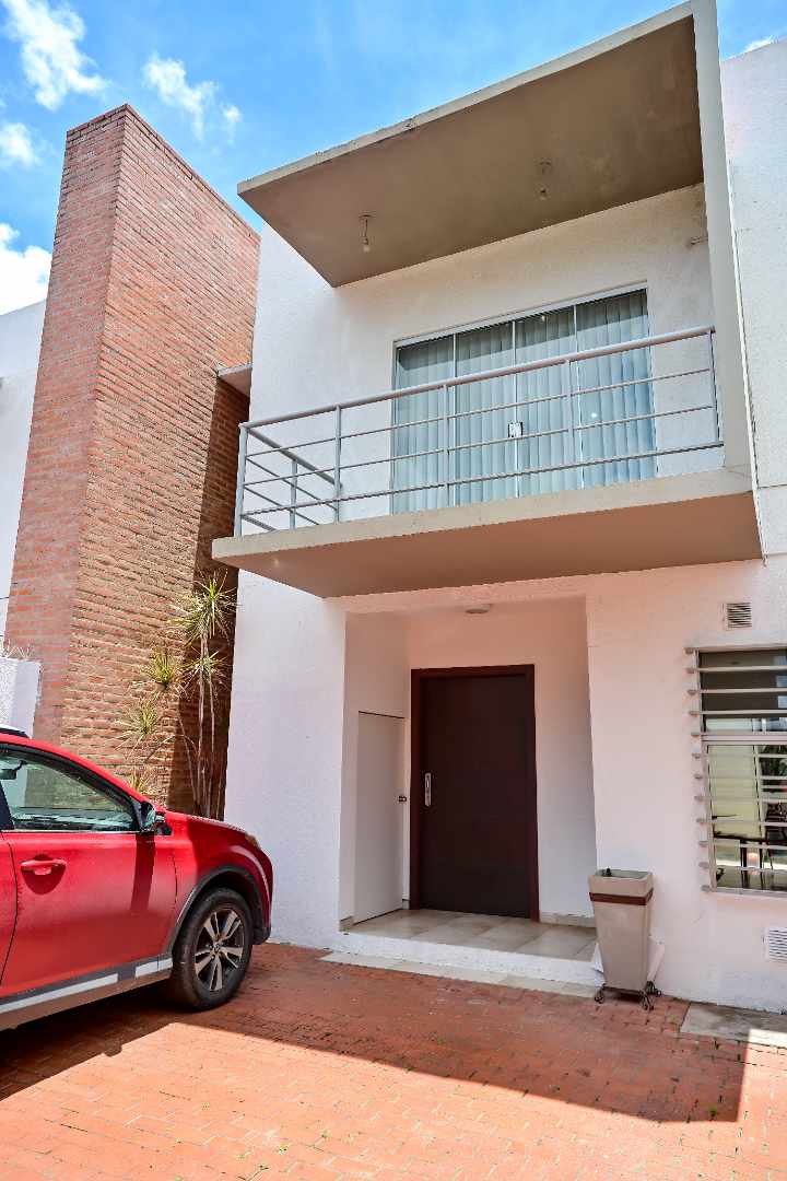 Casa en VentaAv Pirai 4 to anillo  3 dormitorios 4 baños 2 parqueos Foto 7