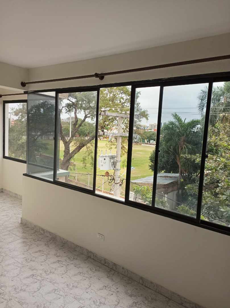 Departamento en Entre 1er y 2do anillo Norte en Santa Cruz de la Sierra 3 dormitorios 2 baños 1 parqueos Foto 2