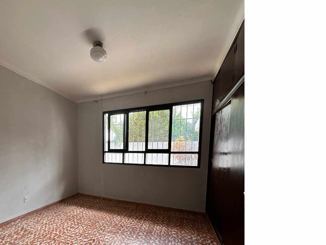 Casa en Alquiler[CASA INDEPENDIENTE EN ALQUILER PARA OFICINAS O VIVIENDA PET FRIENDLY | SOBRE AV. RADIAL 27, entre 3er. y 4to. Anillo] 3 dormitorios 2 baños 3 parqueos Foto 11