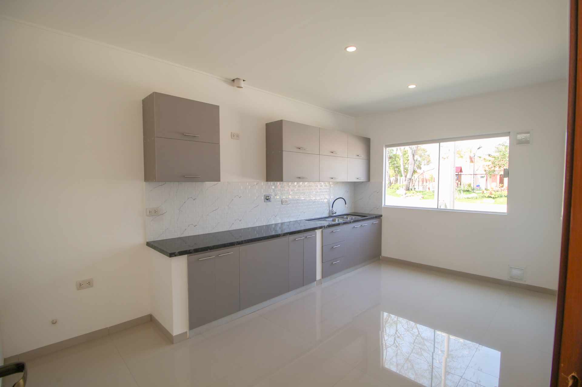 Casa en Carretera Norte en Santa Cruz de la Sierra 4 dormitorios 4 baños 3 parqueos Foto 3