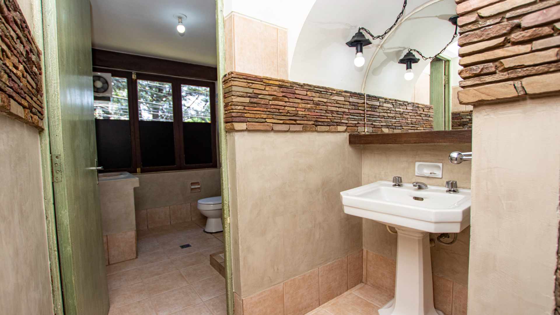 Casa en AlquilerAv. Salamanca - casi Plaza Constitución - Centro 7 dormitorios 2 baños  Foto 10