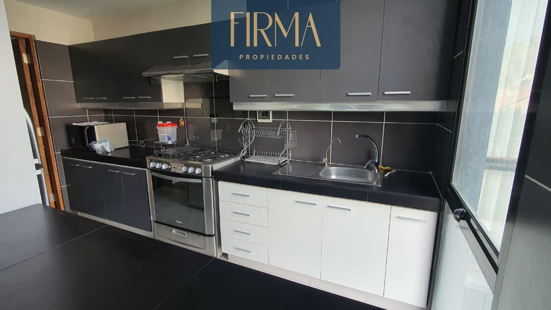 Departamento en Achumani en La Paz 2 dormitorios 3 baños 1 parqueos Foto 3