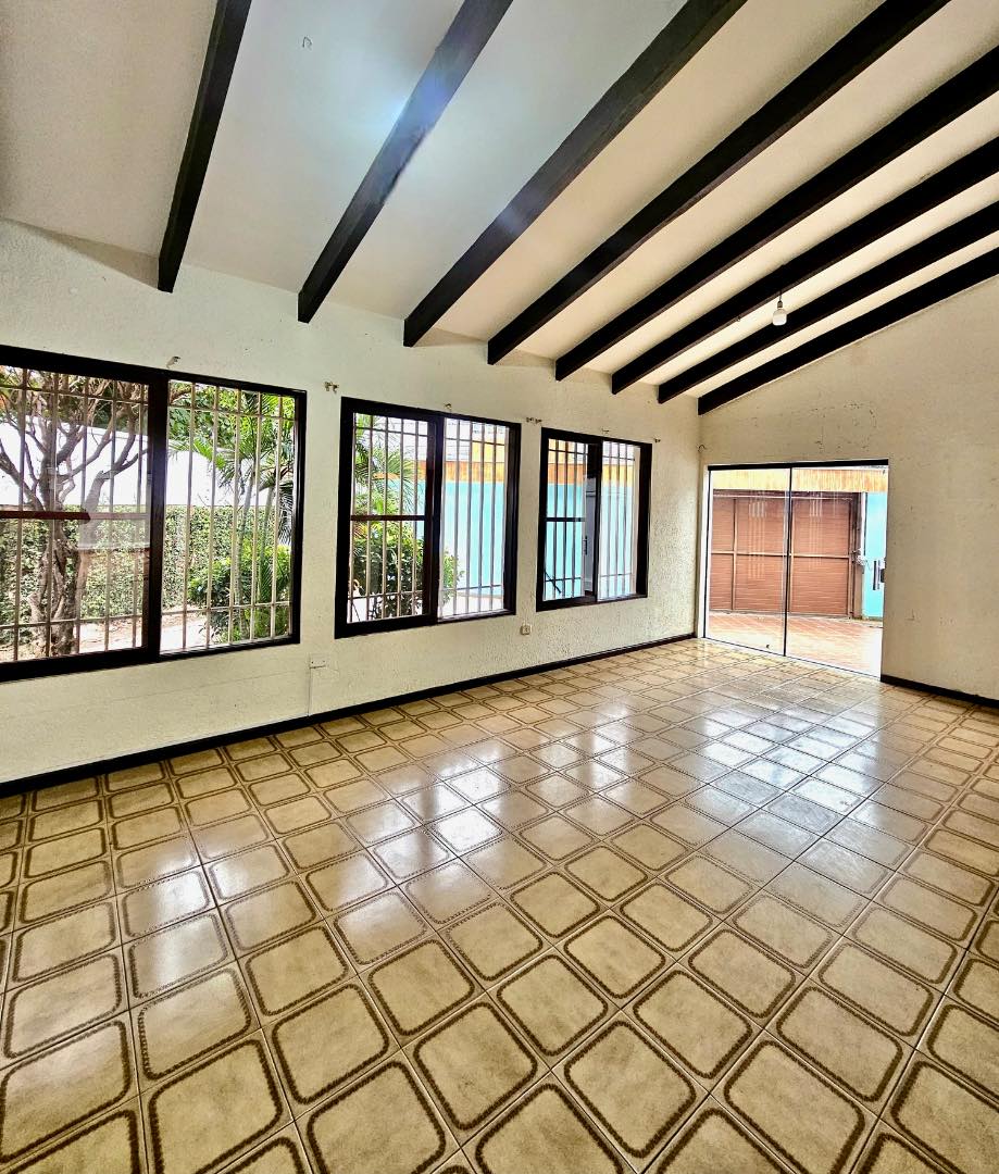 En Alquiler a Bs 8,300 Foto 4