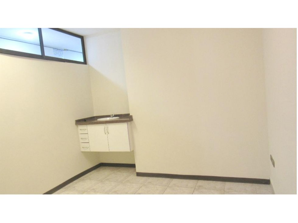 Oficina en AlquilerOFICINAS EN ALQUILER PRÓXIMAS AV. AYACUCHO  1 baños  Foto 1