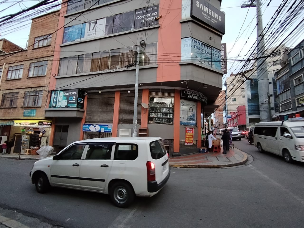 Local comercial en VentaAvenida Calatayud esquina Angelica Azcui zona 