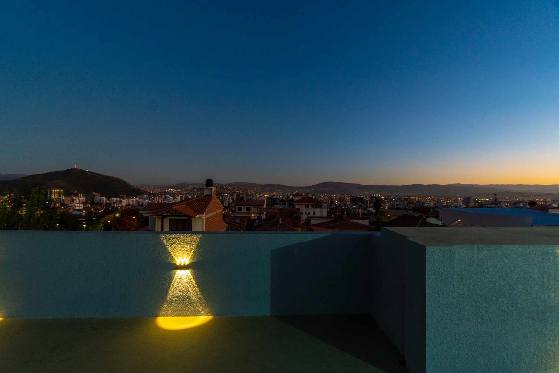 Casa Calle Begonia entre Av. Pando y Trinitaria Foto 9